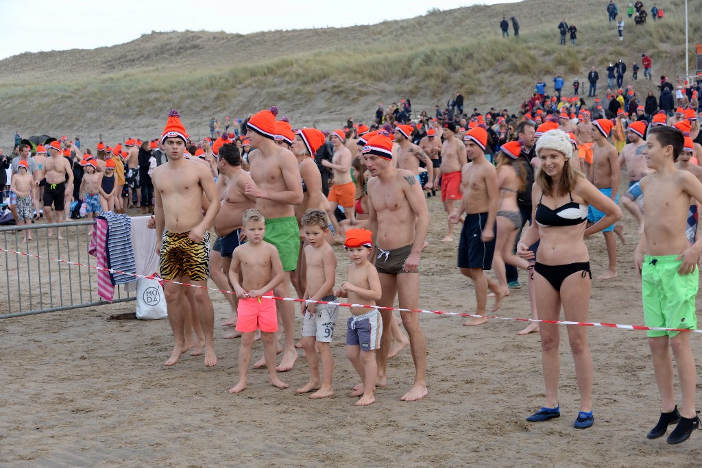 ../Images/Nieuwjaarsduik Nederzandt 2016 008.jpg